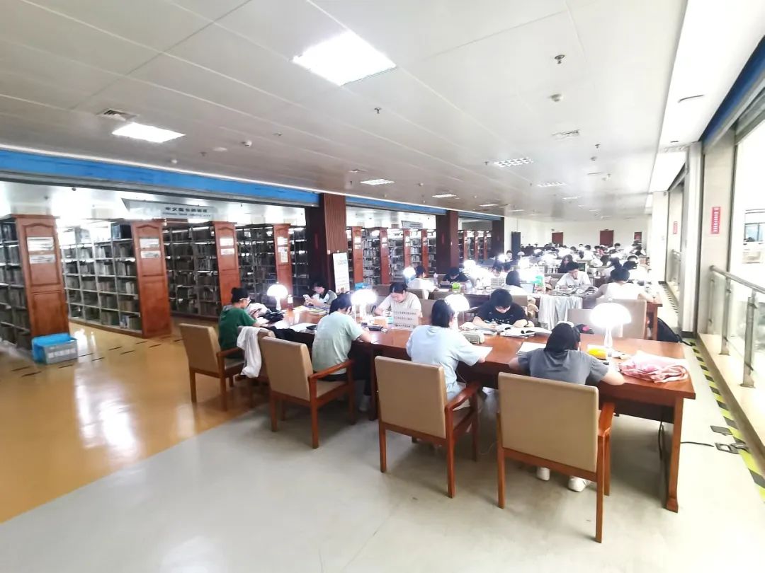 坚守服务初心 彰显责任担当：荆州市图书馆张玲君同志以务实作风提升服务质效