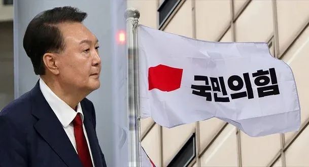 韩国前总统夫妇双双入狱，热爱奢侈品的前第一夫人监狱生活曝光，住6平单人房，打地铺，洗澡要去公共澡堂？