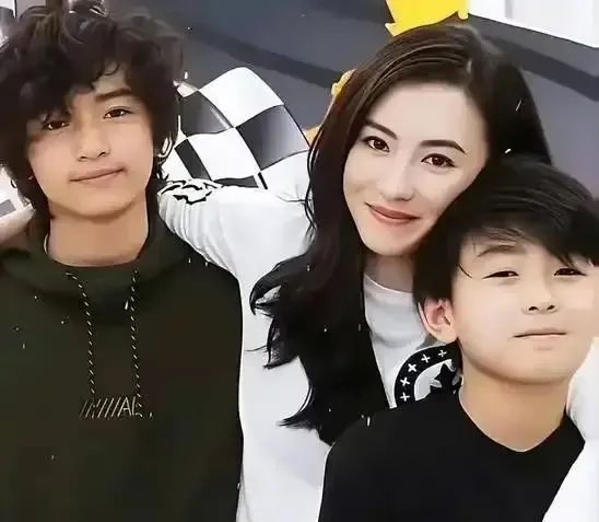 王晶曝张柏芝谢霆锋离婚真相：张柏芝当众骂谢霆锋，不懂经营婚姻