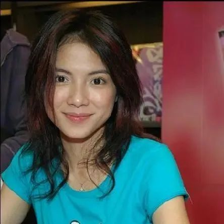 娱乐圈最“吓人”影后李心洁近照曝光，网友酸哭：童年阴影变童年女神！