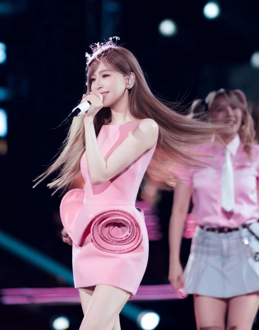 42岁王心凌，紧急送医，但还能唱