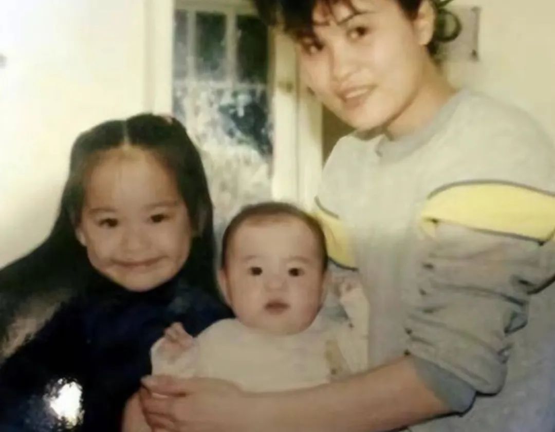 42岁王心凌，紧急送医，但还能唱