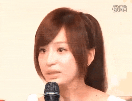 42岁王心凌，紧急送医，但还能唱