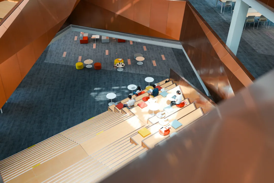 迎接新学期，香港城市大学（东莞）图书馆试运营中