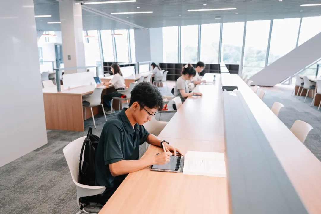 迎接新学期，香港城市大学（东莞）图书馆试运营中