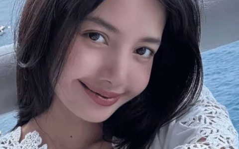 Lisa裤子上的中文，简直笑不活了！原来时尚的尽头是看不懂