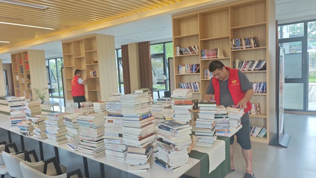 出门办馆 上门办馆:丹江口市图书馆图书流转进基层 文化惠民暖人心