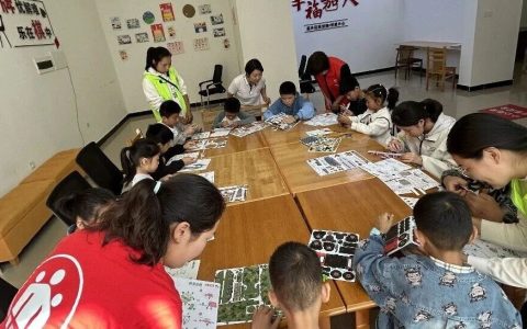 房县图书馆开展阅读推广进社区图书募捐宣传倡议活动