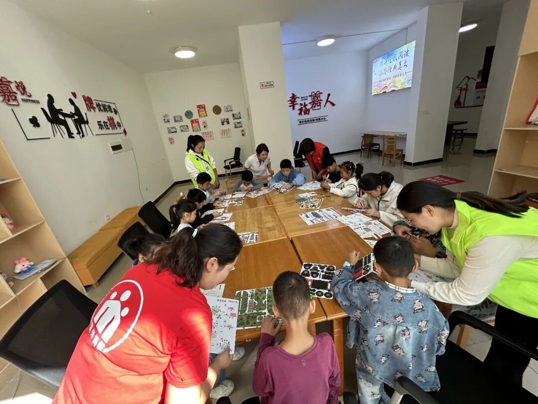 房县图书馆开展阅读推广进社区图书募捐宣传倡议活动