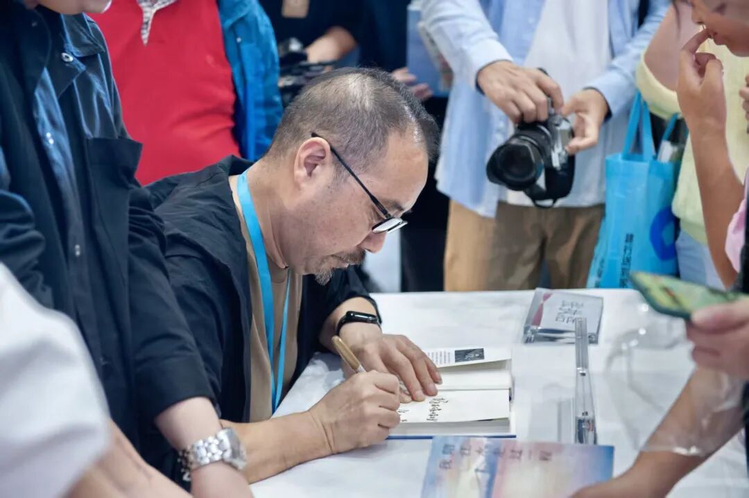 诗写记忆，献礼江城 ：张执浩新作《我陪江水走过一程》在汉首发