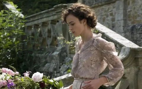 豆瓣8.9，《了不起的盖茨比》这本书的文笔简直可以用华丽来形容，不愧是世界名著，几乎一口气读完