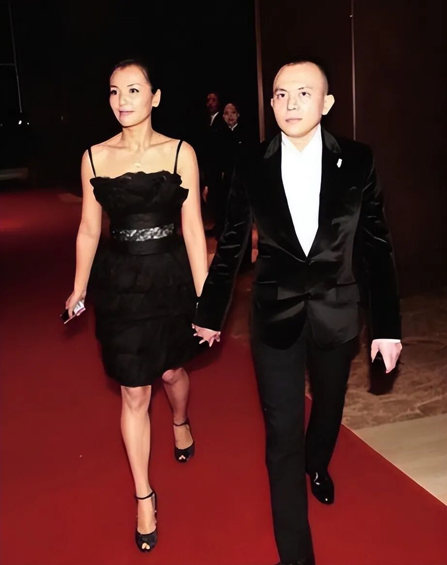 王珂也没想到,为自己还清亿万债务的刘涛,走上了另外一条上坡路