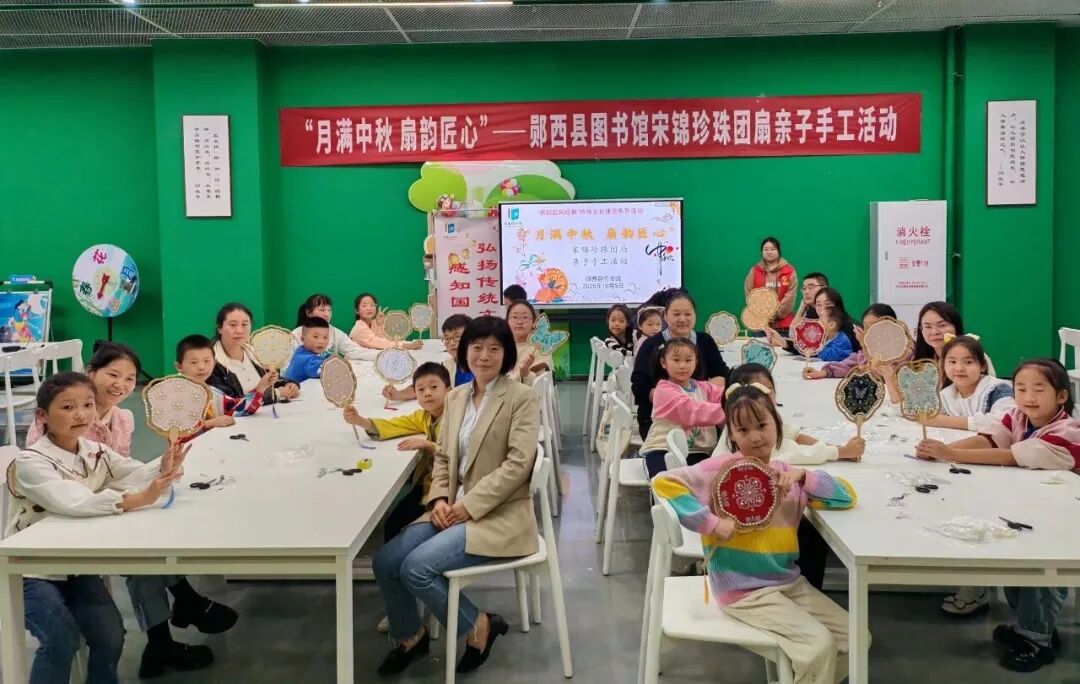 “书香伴双节 阅享家国情”:郧西县图书馆“国庆中秋”主题系列阅读活动异彩纷呈