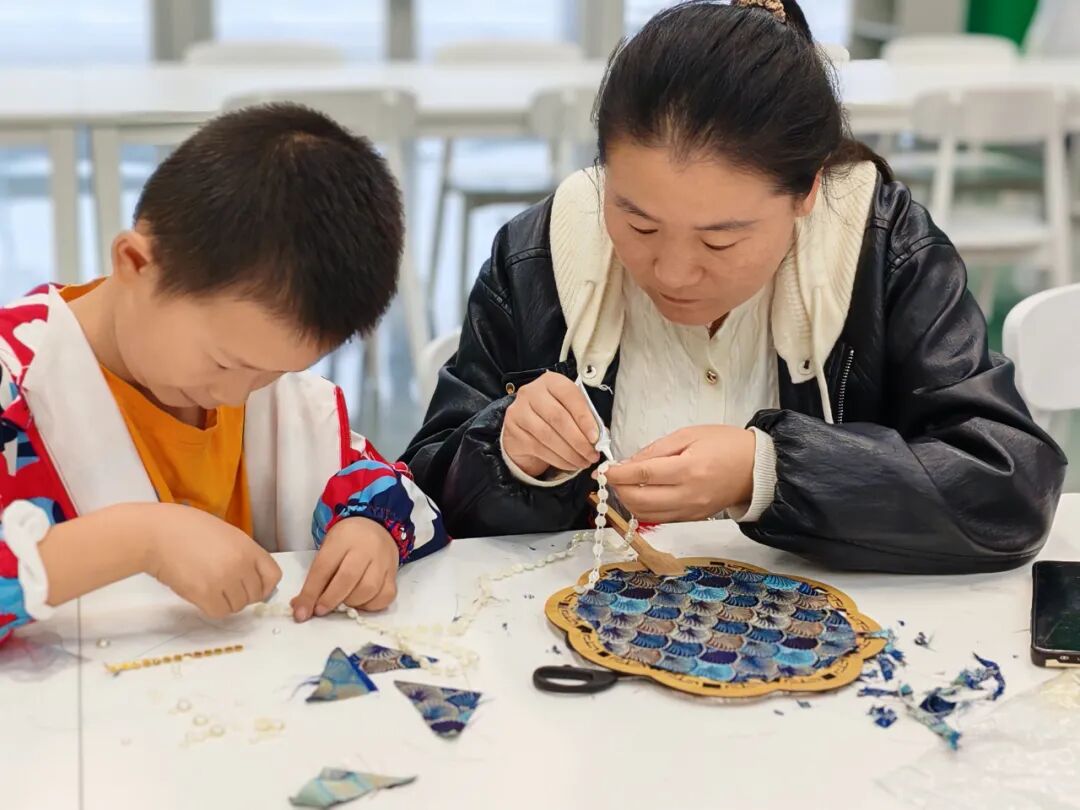 “书香伴双节 阅享家国情”:郧西县图书馆“国庆中秋”主题系列阅读活动异彩纷呈