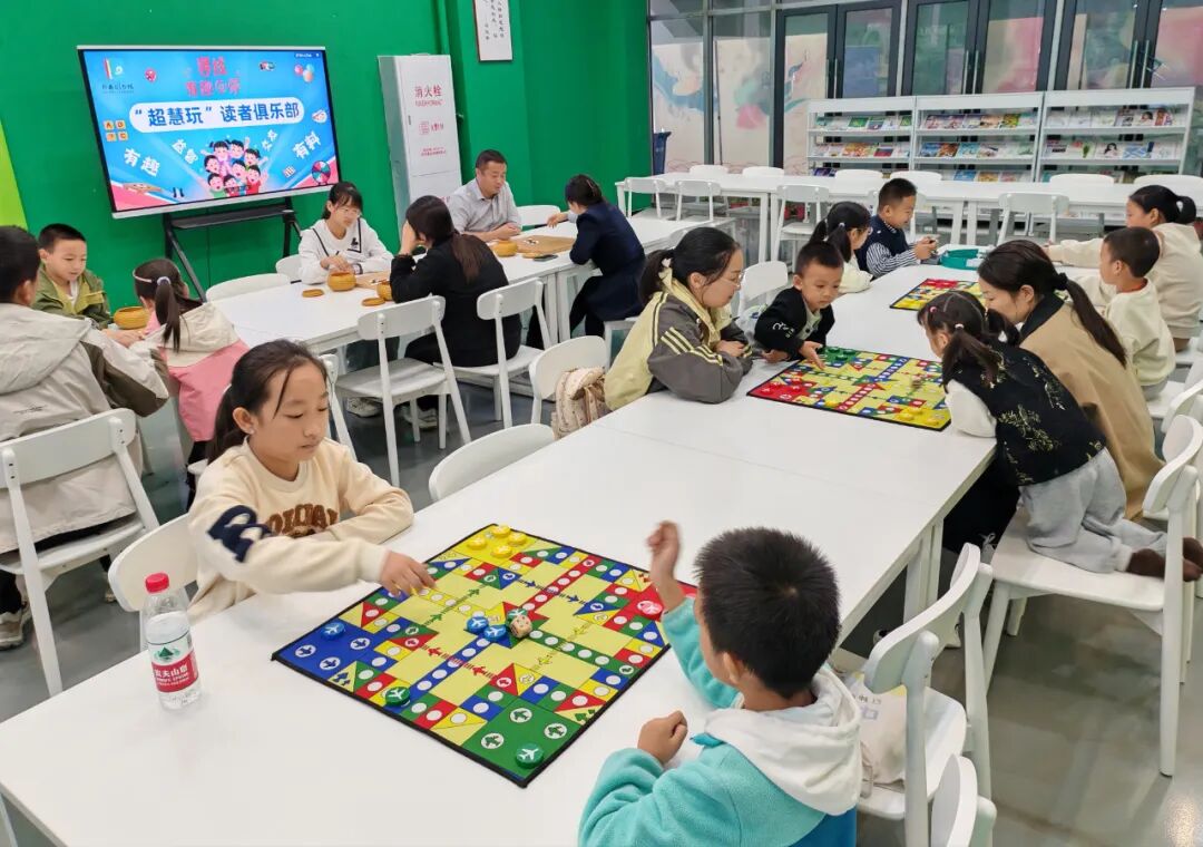 “书香伴双节 阅享家国情”:郧西县图书馆“国庆中秋”主题系列阅读活动异彩纷呈