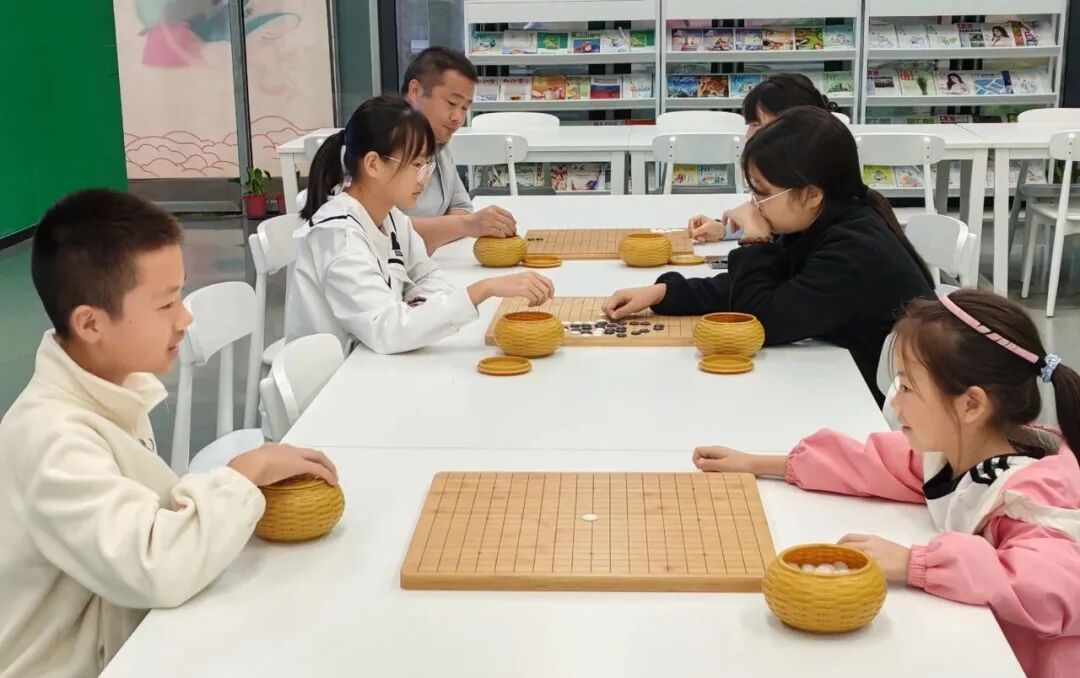 “书香伴双节 阅享家国情”:郧西县图书馆“国庆中秋”主题系列阅读活动异彩纷呈