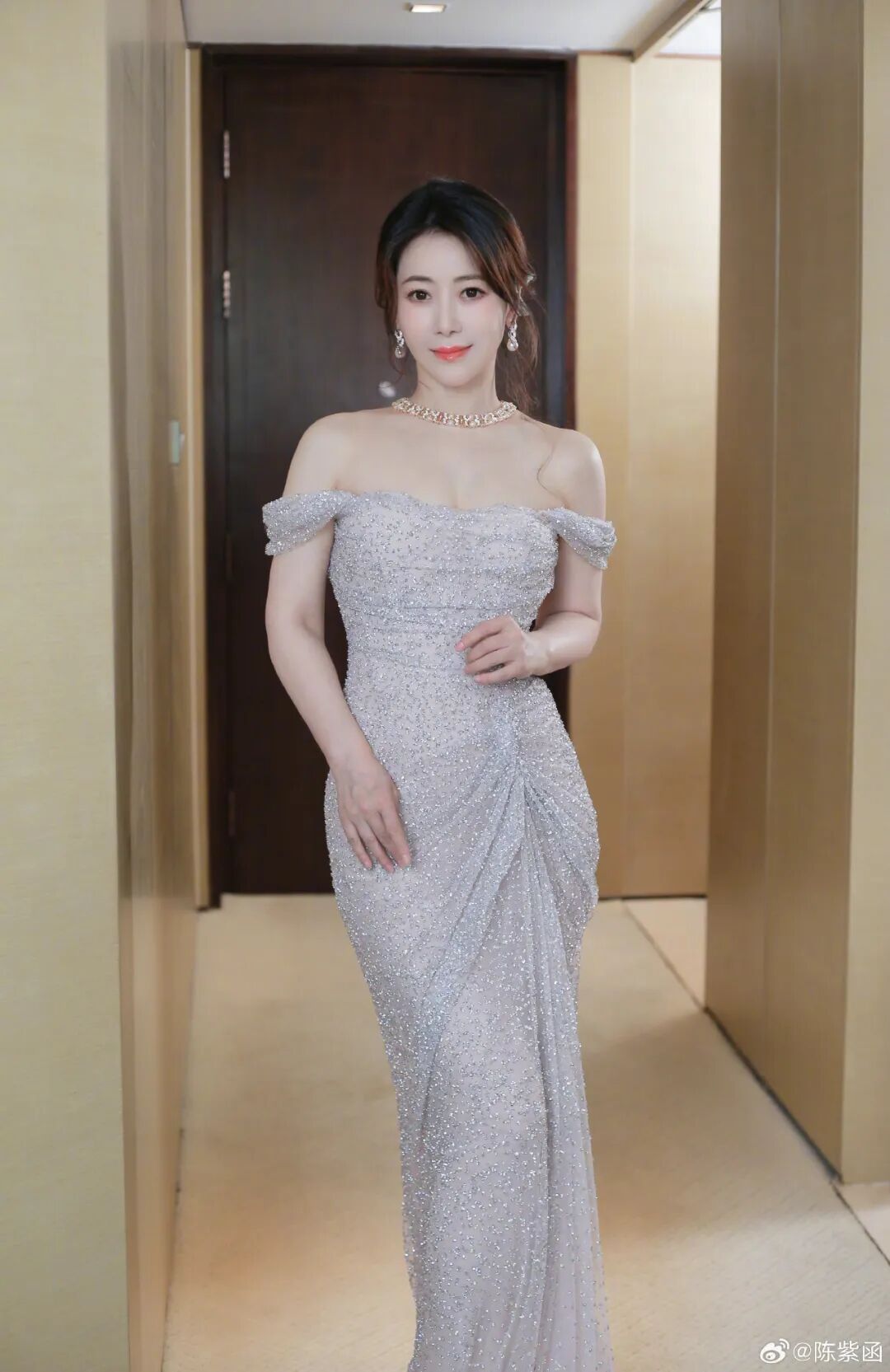 50岁陈紫函单方面“被离婚”,你们吹捧的姐弟恋也就那样