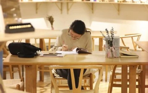 数智化背景下高职院校图书馆的三维融合— —作为未来学习中心的智慧资源、智慧服务与智慧空间