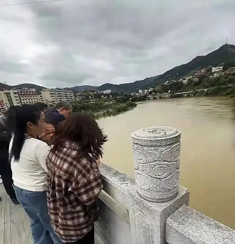 陕西结婚当天跳河的29岁新郎，给了我们三个思考