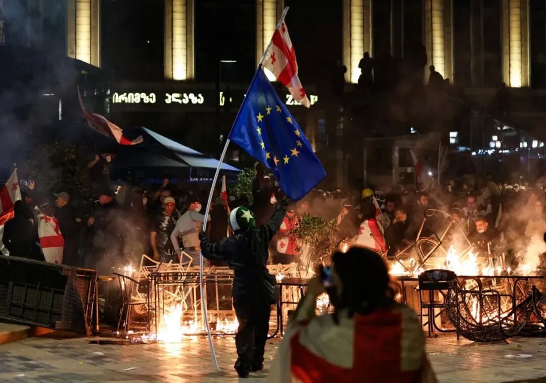 小国生存不易!它遭遇了第五次“颜色革命”