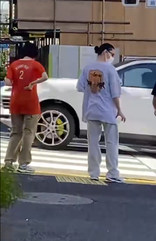 中国网友偶遇“失联”诺奖得主,评论区笑疯:真的是全球街溜子