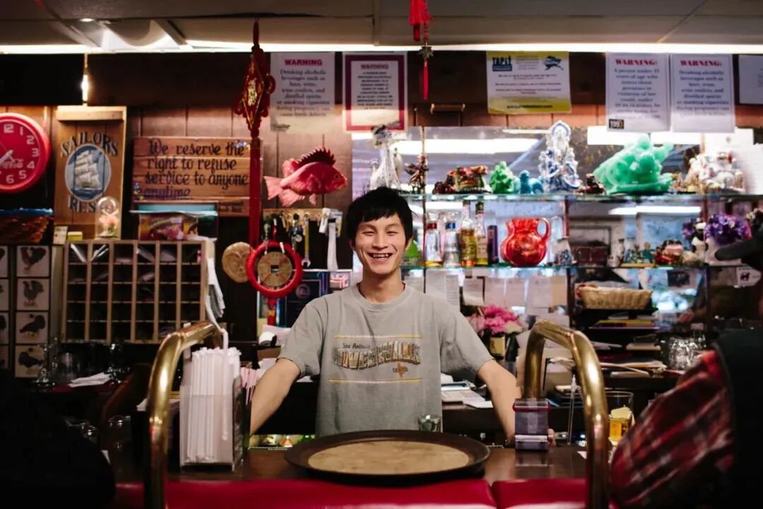 中国网友偶遇“失联”诺奖得主,评论区笑疯:真的是全球街溜子