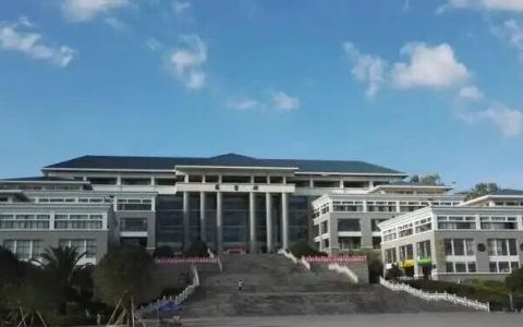 书香启航：昆明学院图书馆圆满完成2025级新生入馆培训工作