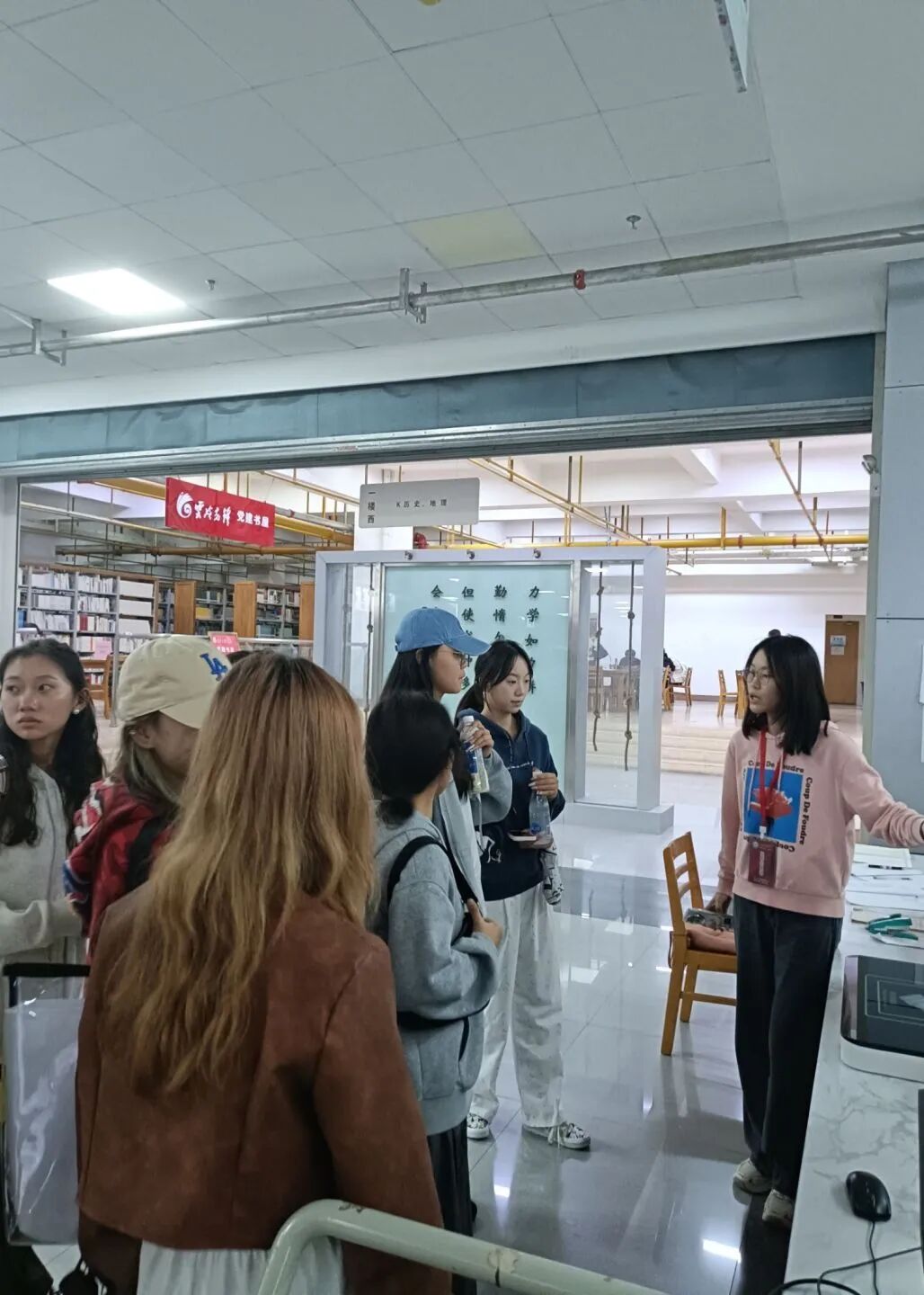 书香启航：昆明学院图书馆圆满完成2025级新生入馆培训工作