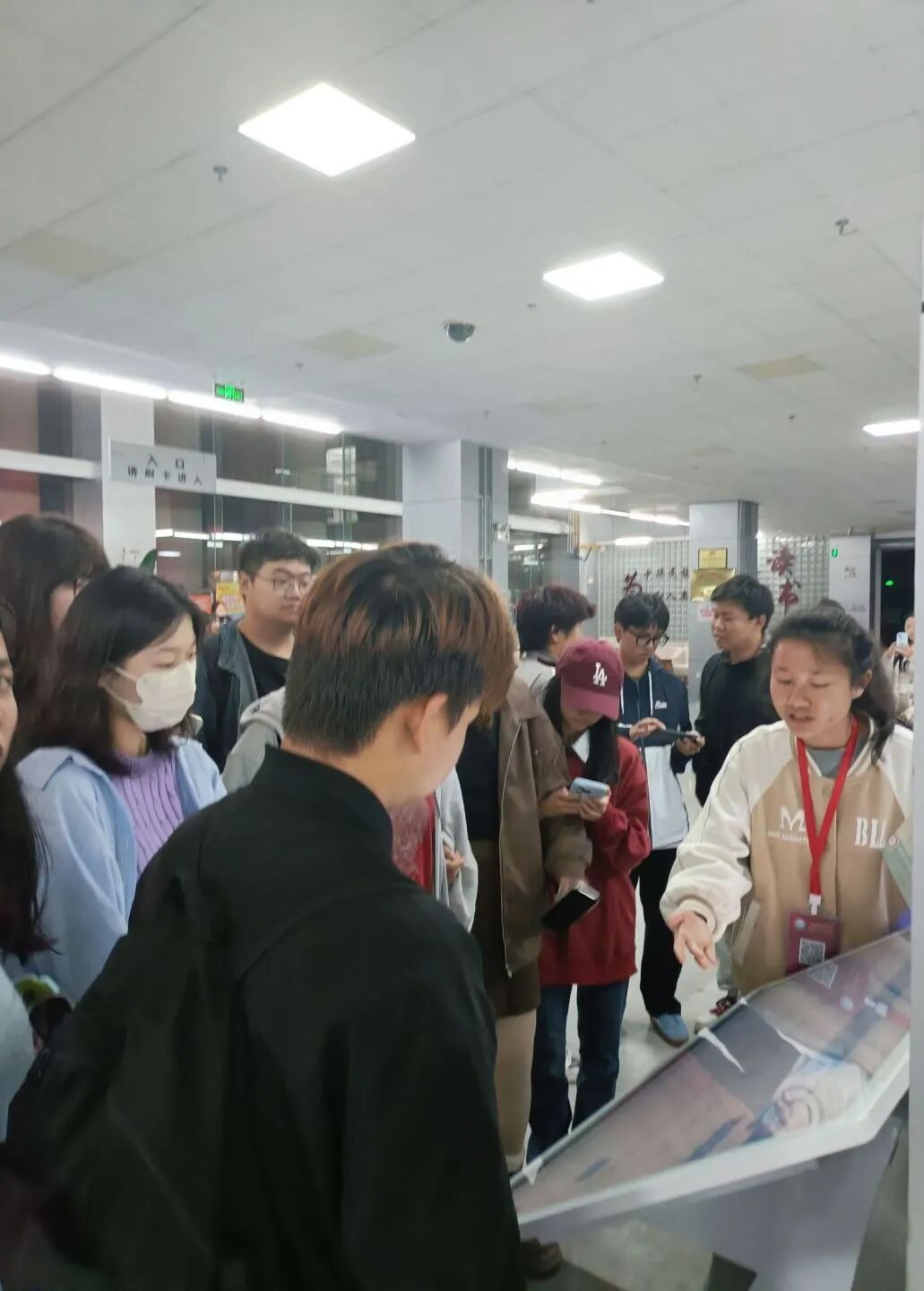 书香启航：昆明学院图书馆圆满完成2025级新生入馆培训工作