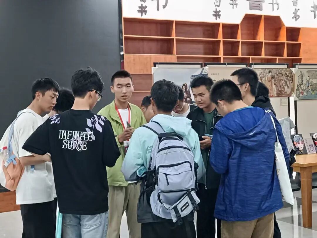 书香启航：昆明学院图书馆圆满完成2025级新生入馆培训工作