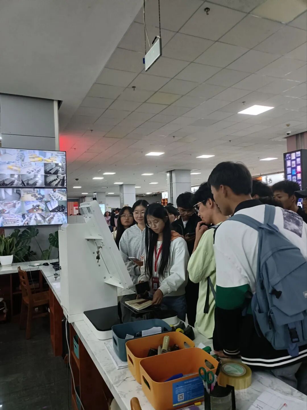 书香启航：昆明学院图书馆圆满完成2025级新生入馆培训工作