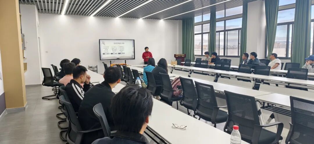 书香启航：昆明学院图书馆圆满完成2025级新生入馆培训工作