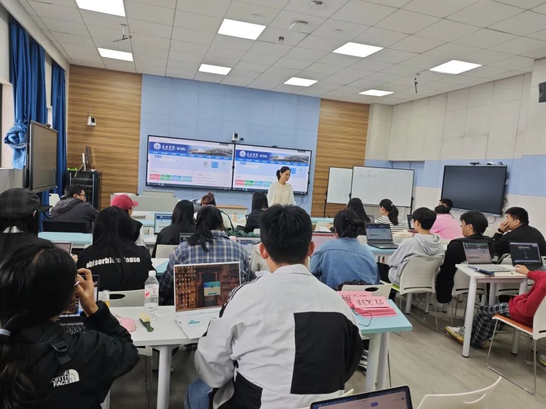 书香启航：昆明学院图书馆圆满完成2025级新生入馆培训工作