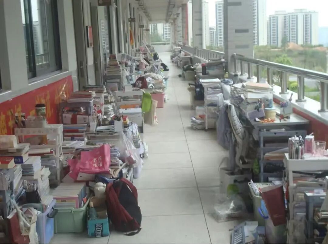 昆明学院图书馆投稿优秀作品展示：凿光泅渡