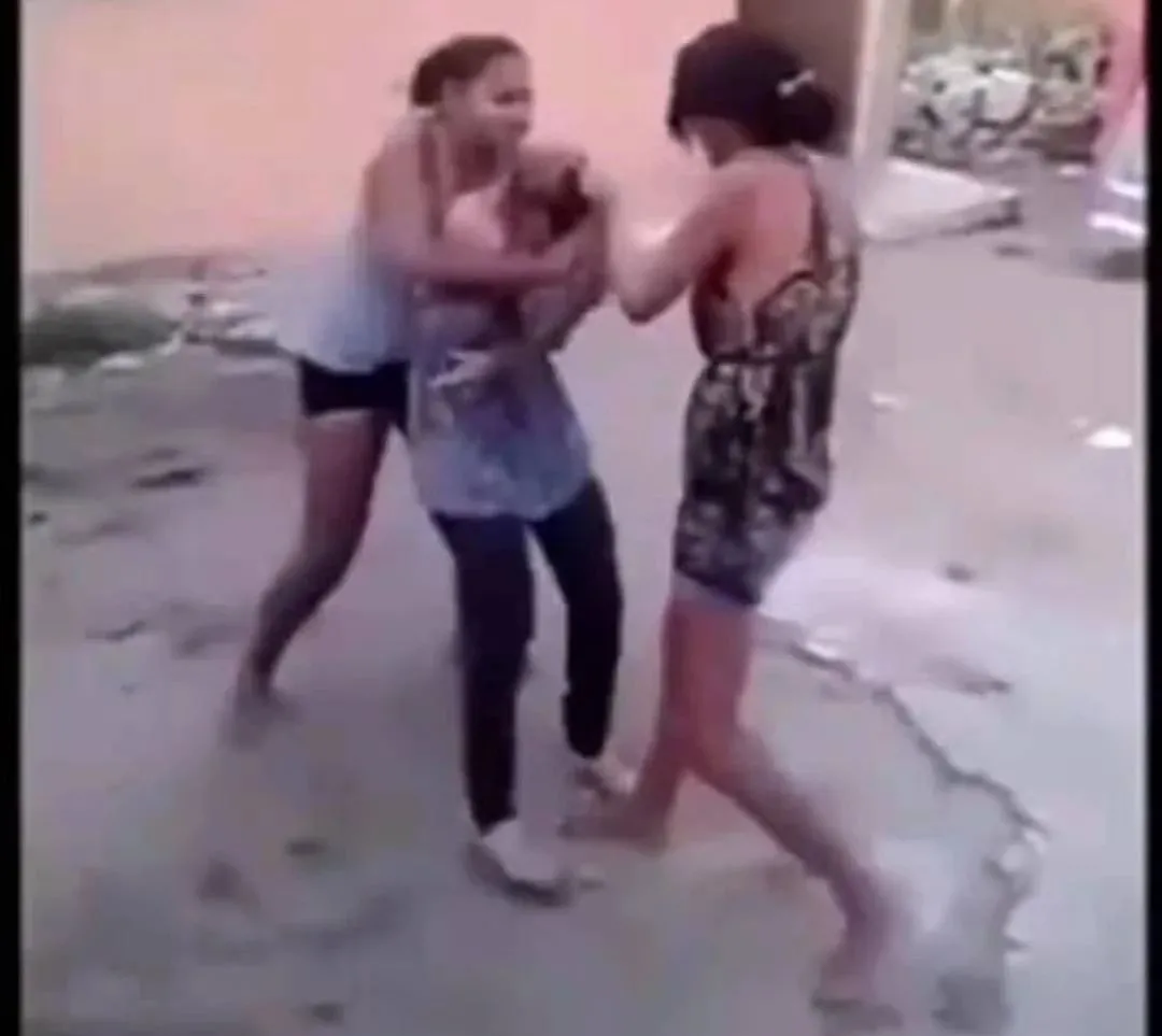 高校才女远嫁非洲当小老婆，父亲自杀！网友：太惨了