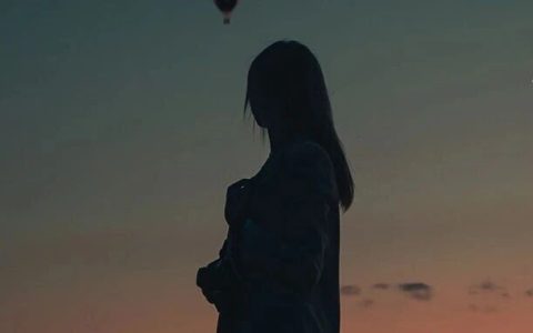 她是“全球最丑的女人”，400万人咒她去死，追她的人却排长队