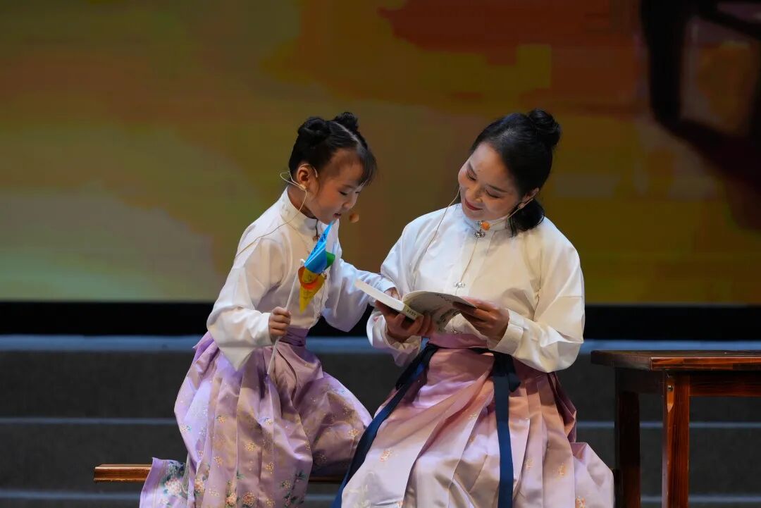 第七季“黄州读书人”讲书大赛圆满落幕书香黄州再谱新篇