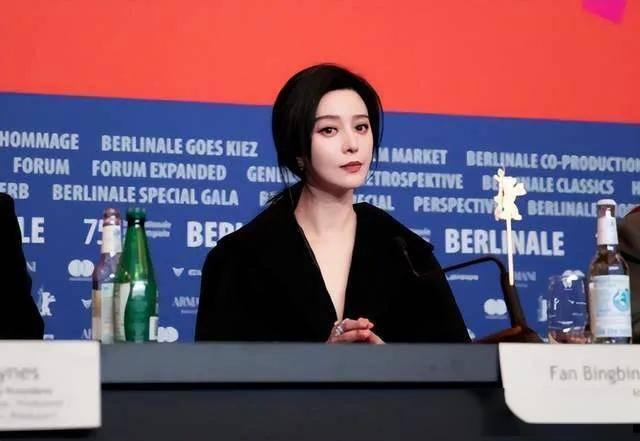 43岁范冰冰近况：在车展当车模，近照生图差点认不出