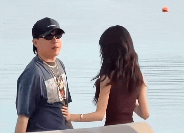 胡彦斌易梦玲海边吻照曝光，网友：一个刚出道的时候，一个刚出生