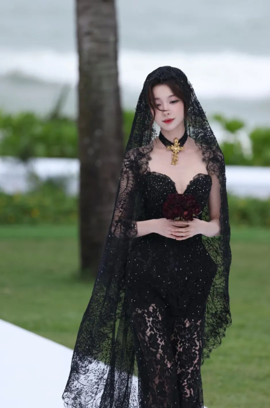 胡彦斌易梦玲海边吻照曝光，网友：一个刚出道的时候，一个刚出生