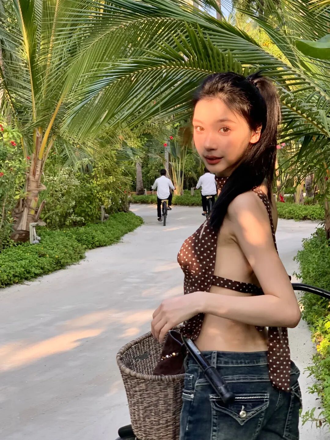 胡彦斌易梦玲海边吻照曝光，网友：一个刚出道的时候，一个刚出生