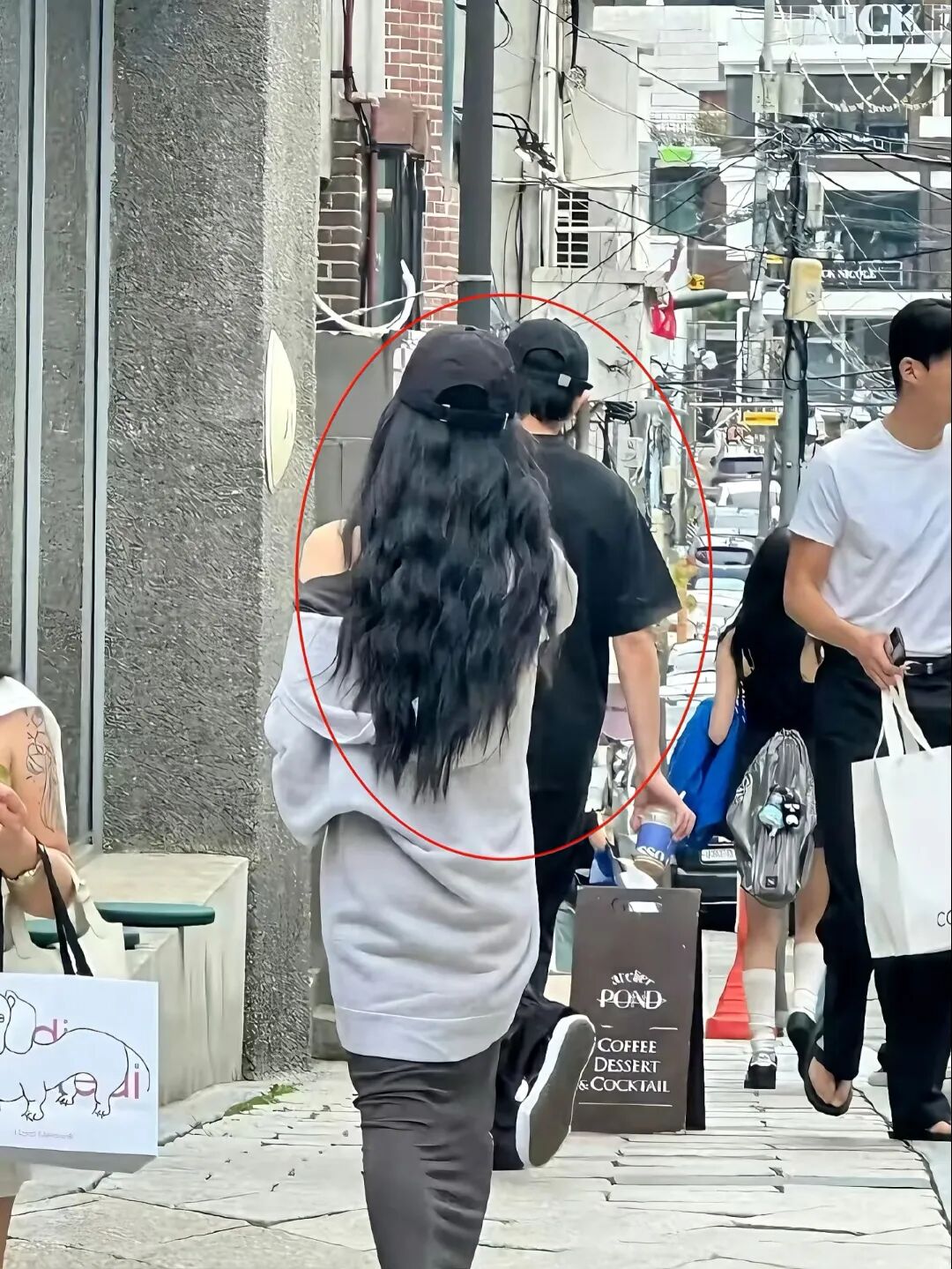 胡彦斌易梦玲海边吻照曝光，网友：一个刚出道的时候，一个刚出生