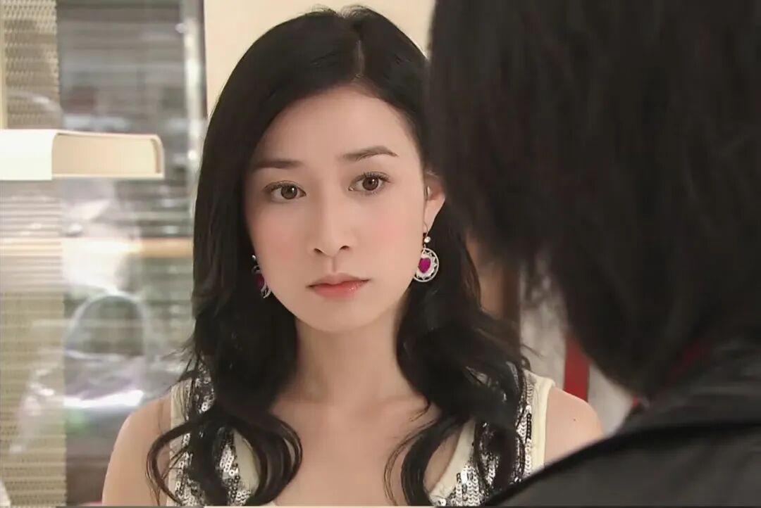 50岁佘诗曼私生活曝光：未婚独居没娃，一顿晚饭1288