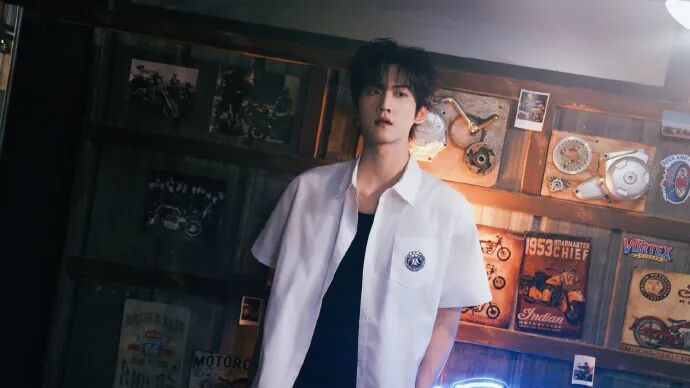 搭完陈妍希搭赵晴，周柯宇《狙击蝴蝶》后火了，被于正“锁”在剧组