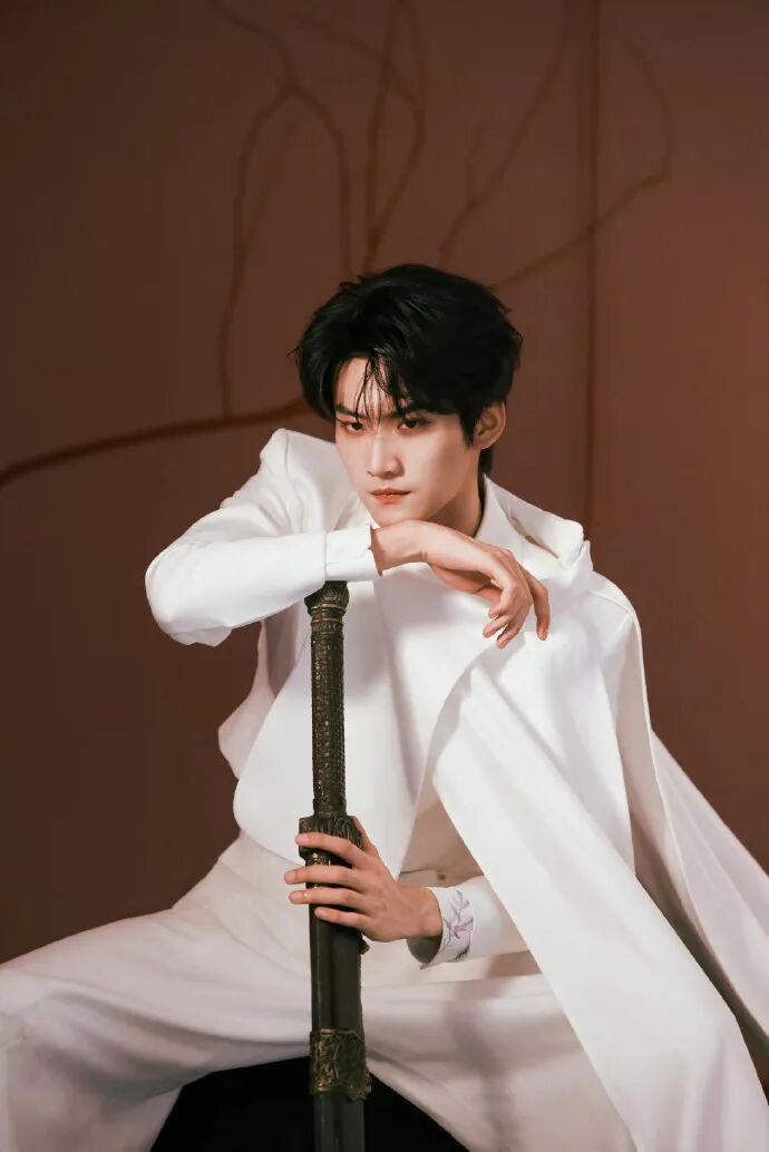 搭完陈妍希搭赵晴，周柯宇《狙击蝴蝶》后火了，被于正“锁”在剧组