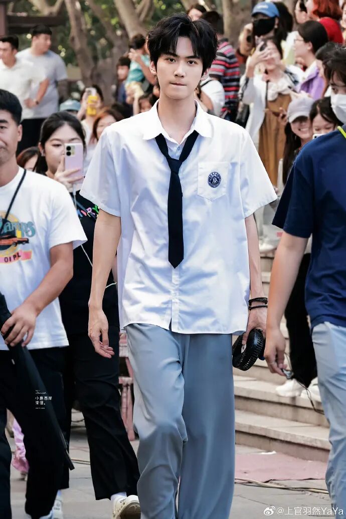 搭完陈妍希搭赵晴，周柯宇《狙击蝴蝶》后火了，被于正“锁”在剧组