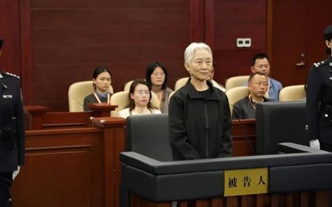 李微微的白发，到底藏着什么秘密