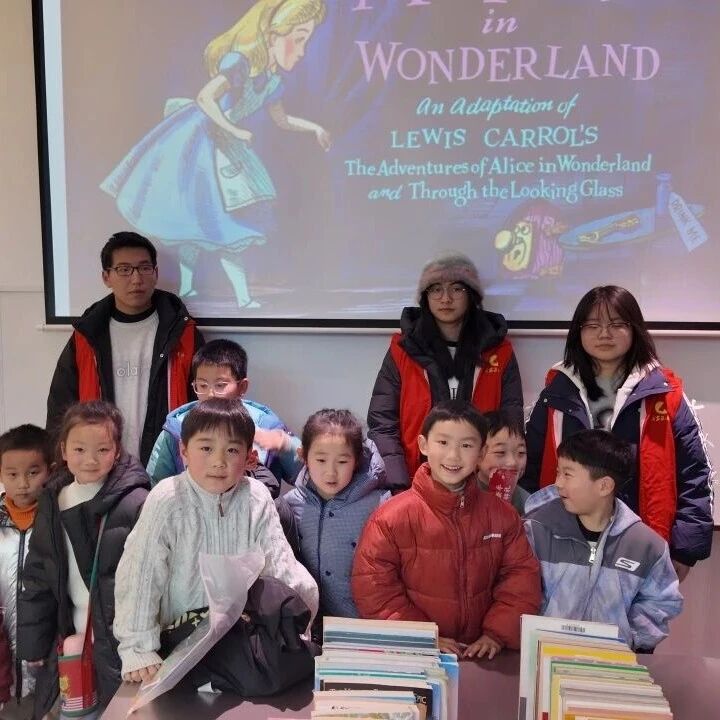 “阅光拾萃处，童话落指尖”——咸安区图书馆让经典在寒假动起来