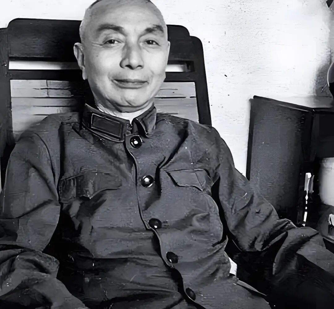 蒋介石临终前才明白:葬送百万大军的,竟是身边最信任的"军界精英"