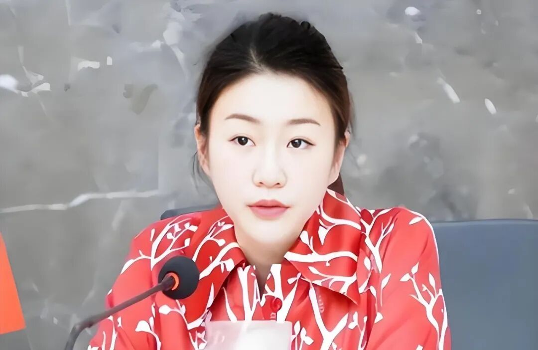 比李佩霞还美！江西美女董事长鞠雅，被央视曝光了（1）
